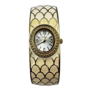 Vintage Geneva Cream Enamel Scale Pattern Gold Tone 6.25" Ladies Fashion Watch